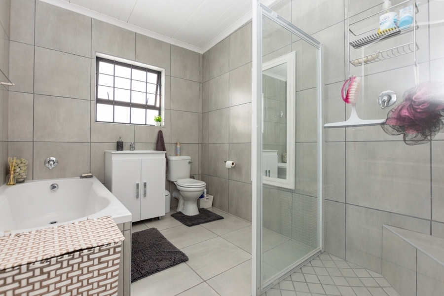 3 Bedroom Property for Sale in Britannia Bay Western Cape